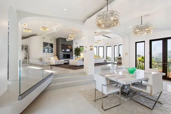 $42,000 | 2955 Passmore Drive, Los Angeles, CA 90068