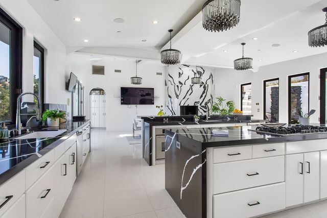 $42,000 | 2955 Passmore Drive, Los Angeles, CA 90068