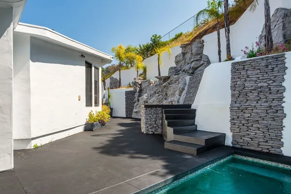 $42,000 | 2955 Passmore Drive, Los Angeles, CA 90068