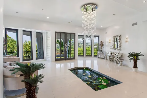 $42,000 | 2955 Passmore Drive, Los Angeles, CA 90068