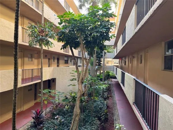 $2,000 | 404 Northwest 68th Avenue, Unit 316, Plantation, FL 33317