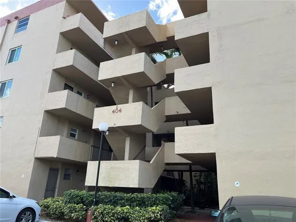 $2,000 | 404 Northwest 68th Avenue, Unit 316, Plantation, FL 33317