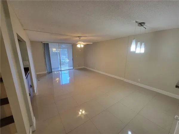 $2,000 | 404 Northwest 68th Avenue, Unit 316, Plantation, FL 33317