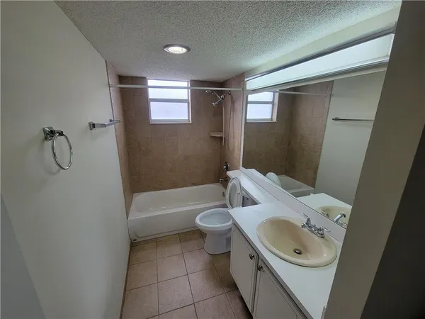 $2,000 | 404 Northwest 68th Avenue, Unit 316, Plantation, FL 33317