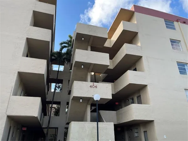 $2,000 | 404 Northwest 68th Avenue, Unit 316, Plantation, FL 33317