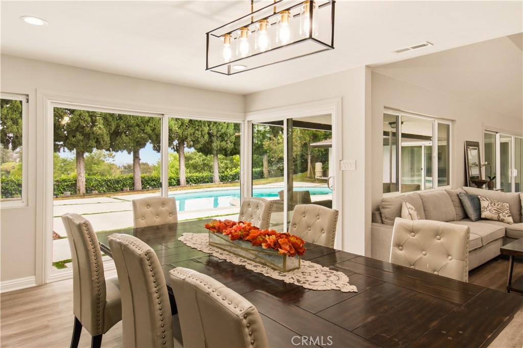 15701 Royal Ridge Road Sherman Oaks, CA 91403 - Photo 9 of 32 Gallery Image 9