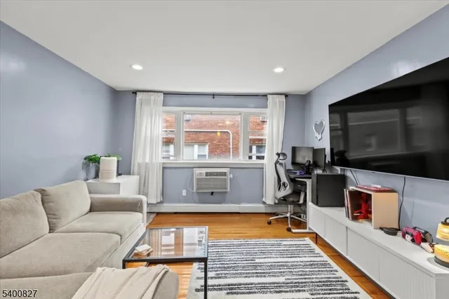 $219,995 | 816 West Grand Street, Elizabeth, NJ 07202