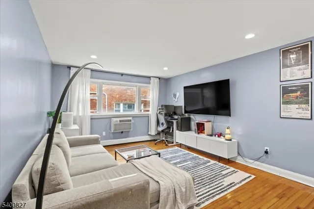 $219,995 | 816 West Grand Street, Elizabeth, NJ 07202