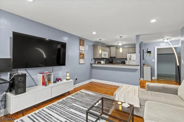 $219,995 | 816 West Grand Street, Elizabeth, NJ 07202