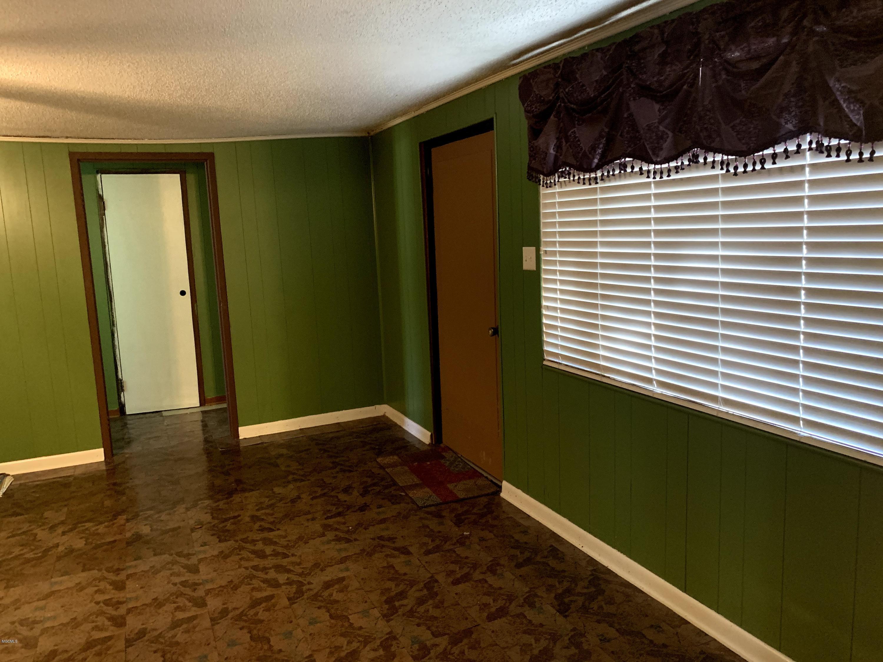 27050 Standard Dedeaux Road Kiln, MS 39556 - Photo 8 of 19 Living Room