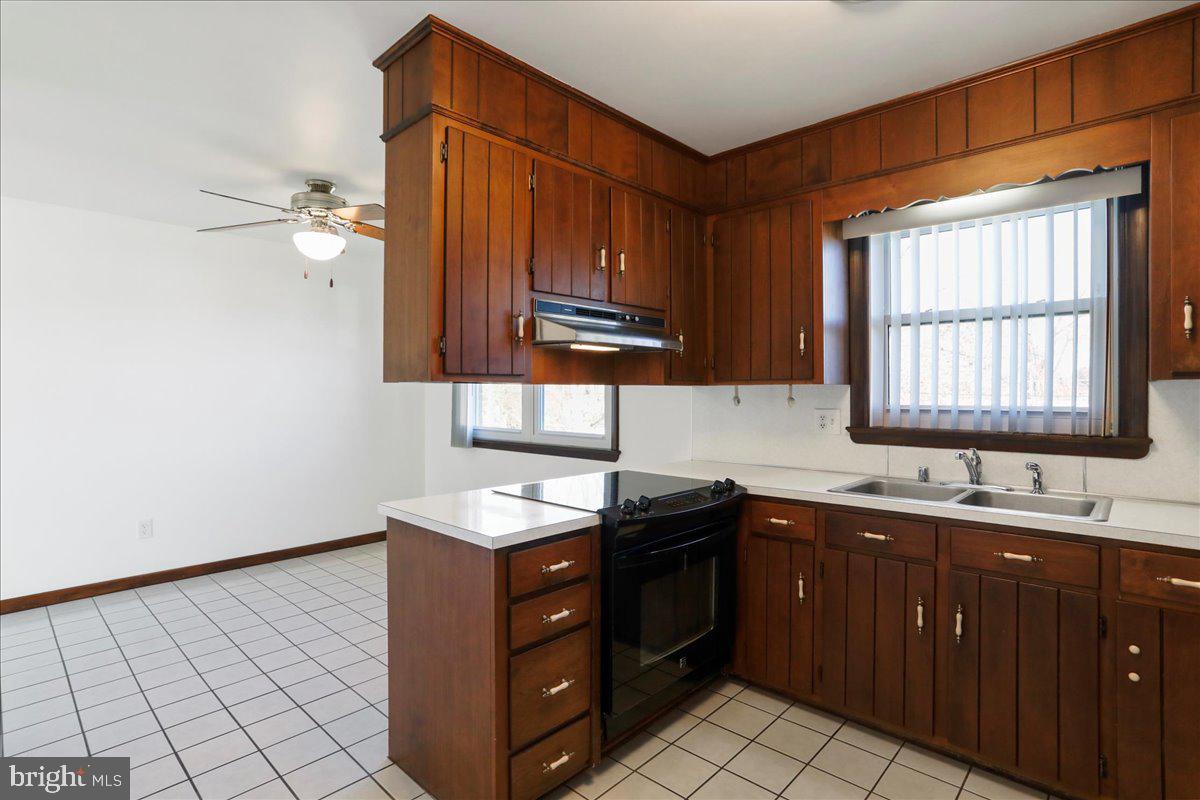 11910 Beavervale Road Smithsburg, MD 21783 - Photo 11 of 27 Kitchen/Dining Area