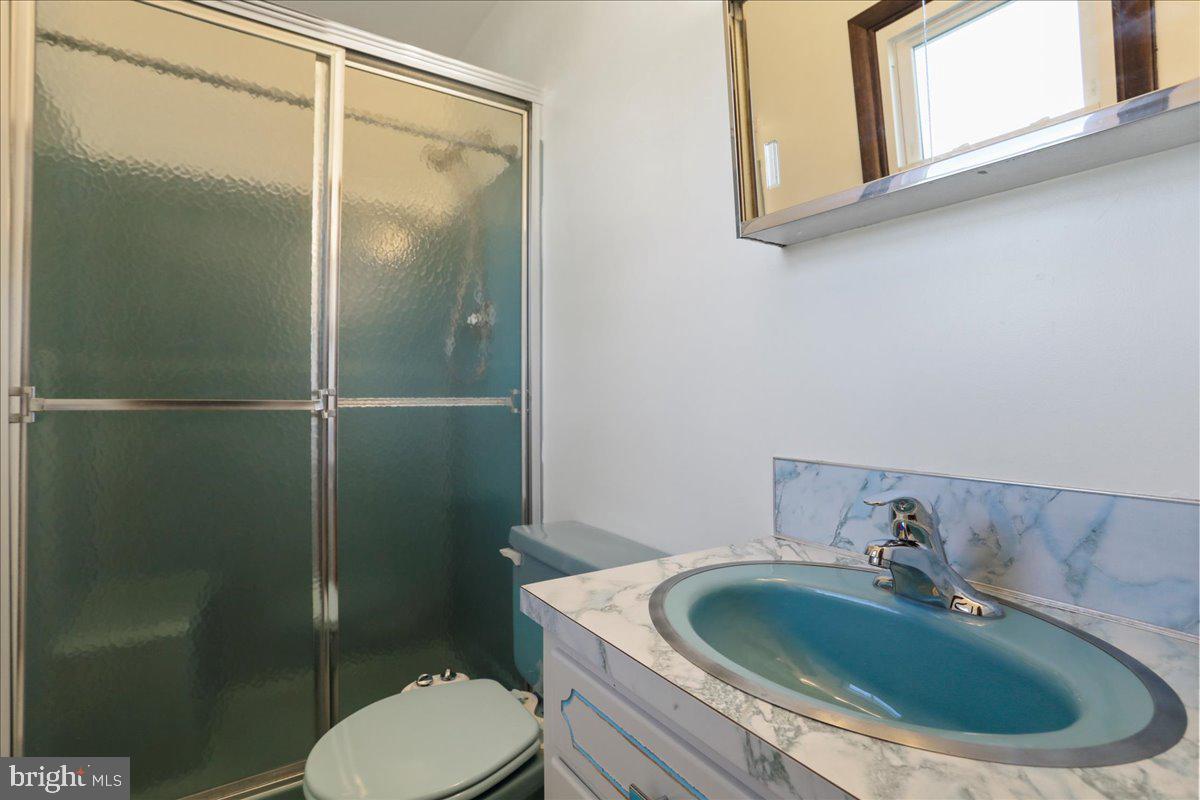 11910 Beavervale Road Smithsburg, MD 21783 - Photo 15 of 27 Primary Bathroom