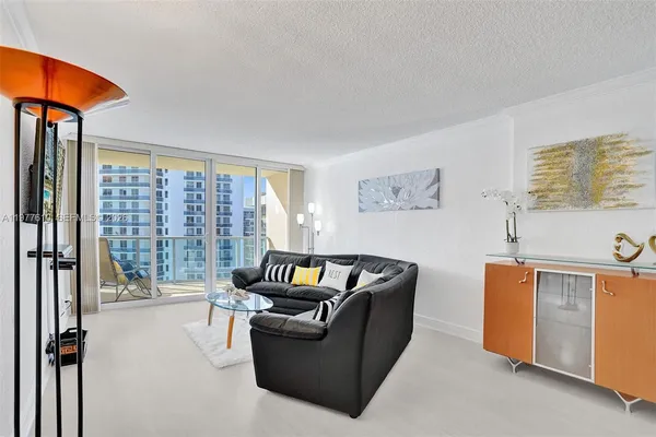 $3,000 | 2501 South Ocean Drive, Unit 1615, Hollywood, FL 33019