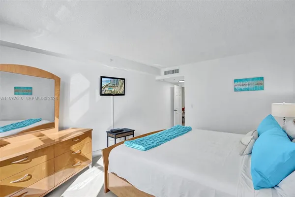$3,000 | 2501 South Ocean Drive, Unit 1615, Hollywood, FL 33019