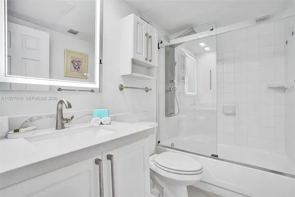 $3,000 | 2501 South Ocean Drive, Unit 1615, Hollywood, FL 33019