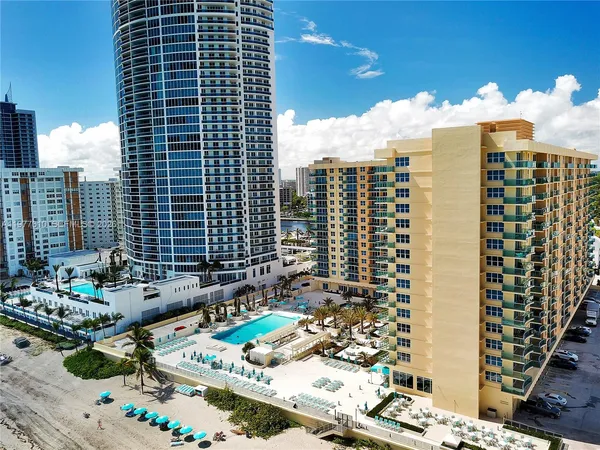 $3,000 | 2501 South Ocean Drive, Unit 1615, Hollywood, FL 33019