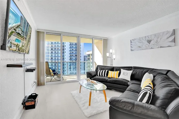$3,000 | 2501 South Ocean Drive, Unit 1615, Hollywood, FL 33019
