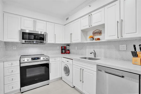$3,000 | 2501 South Ocean Drive, Unit 1615, Hollywood, FL 33019
