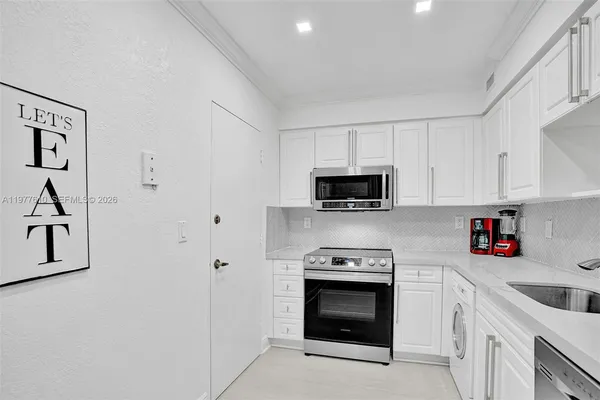 $3,000 | 2501 South Ocean Drive, Unit 1615, Hollywood, FL 33019