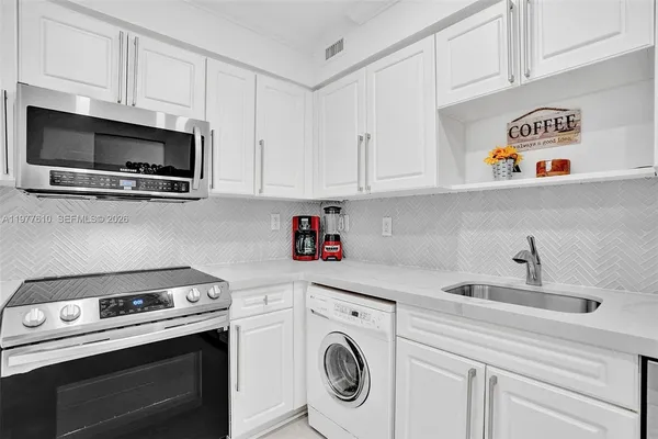 $3,000 | 2501 South Ocean Drive, Unit 1615, Hollywood, FL 33019