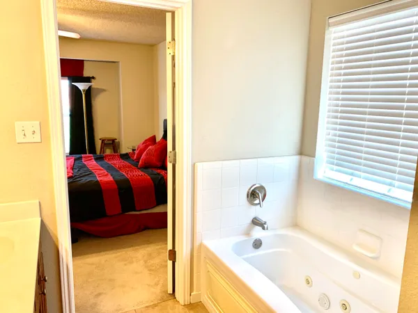 $1,925 | 2105 Main Street, Unit 1, Lubbock, TX 79401