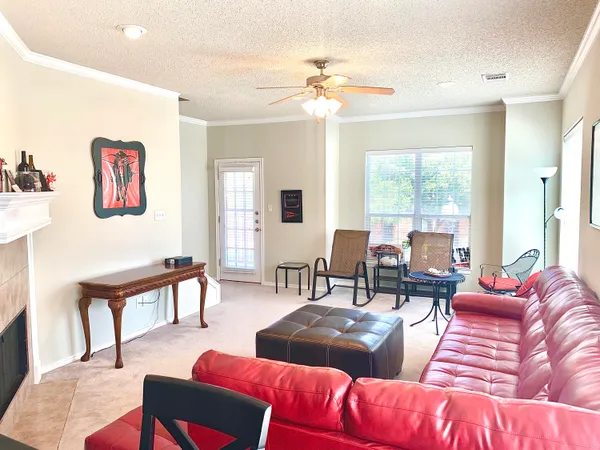 $1,925 | 2105 Main Street, Unit 1, Lubbock, TX 79401