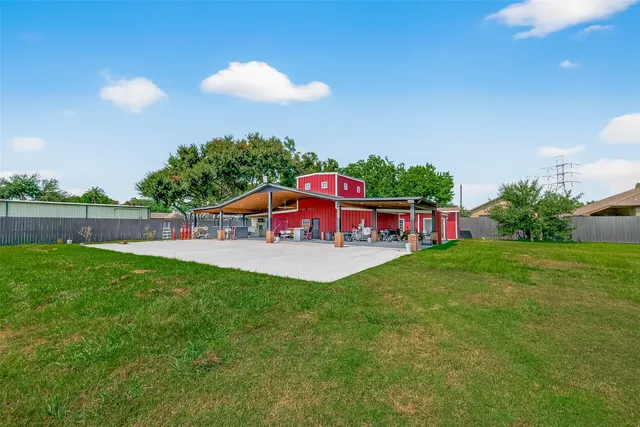 a view of yard with grass and entertaining space