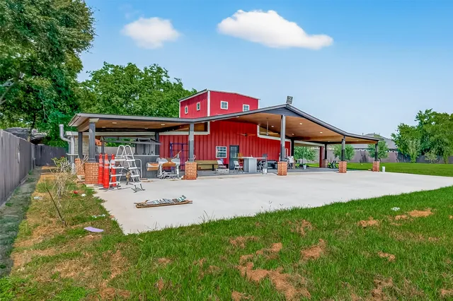 a view of outdoor space yard and patio