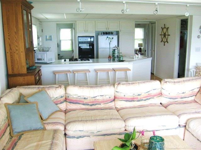 2915 Lakeshore Road Applegate, MI 48401 - Photo 20 of 46 31304015-19.JPG