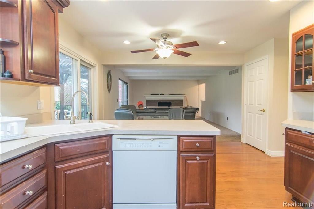 868 Lion Street Rochester Hills, MI 48307 - Photo 15 of 42