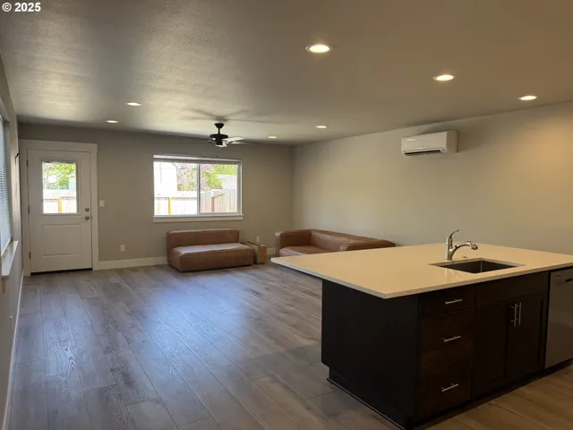 $315,000 | 158 Southeast Mosher Avenue, Roseburg, OR 97470