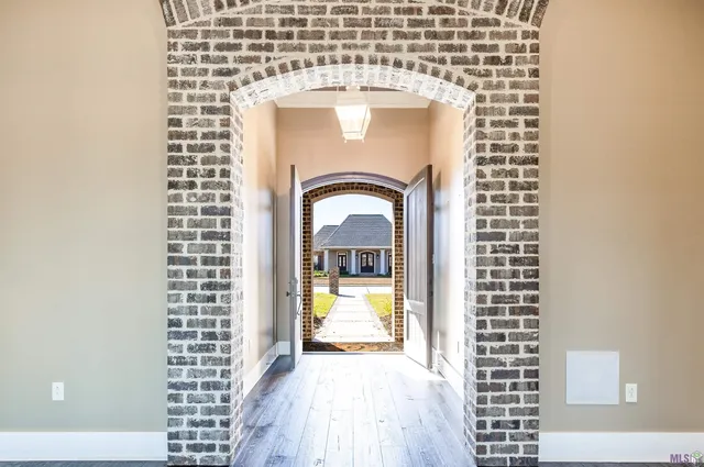 $739,000 | 137 Godchaux Drive, Thibodaux, LA 70301