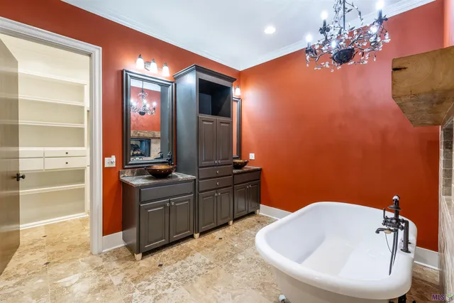 $739,000 | 137 Godchaux Drive, Thibodaux, LA 70301