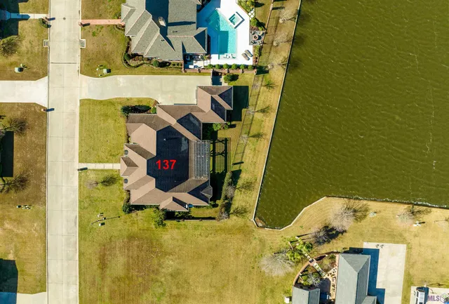 $739,000 | 137 Godchaux Drive, Thibodaux, LA 70301
