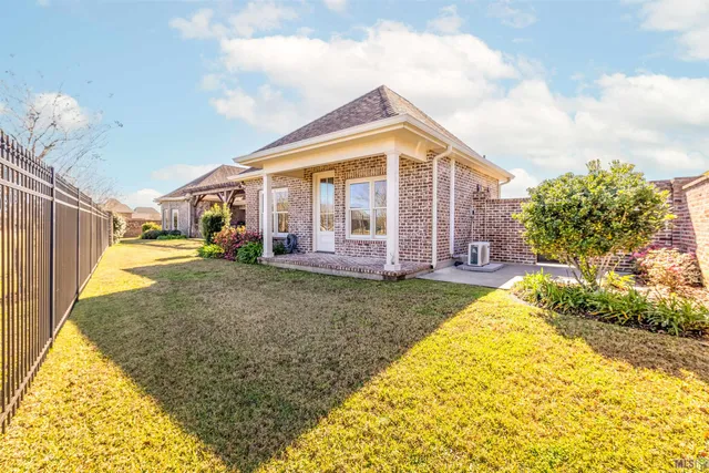 $739,000 | 137 Godchaux Drive, Thibodaux, LA 70301