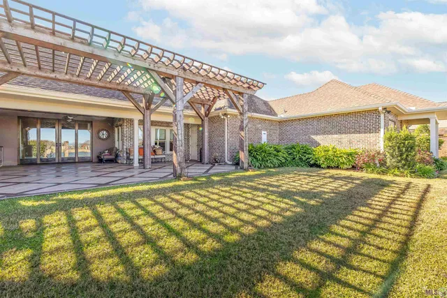 $739,000 | 137 Godchaux Drive, Thibodaux, LA 70301