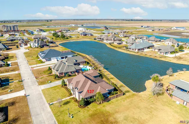 $739,000 | 137 Godchaux Drive, Thibodaux, LA 70301