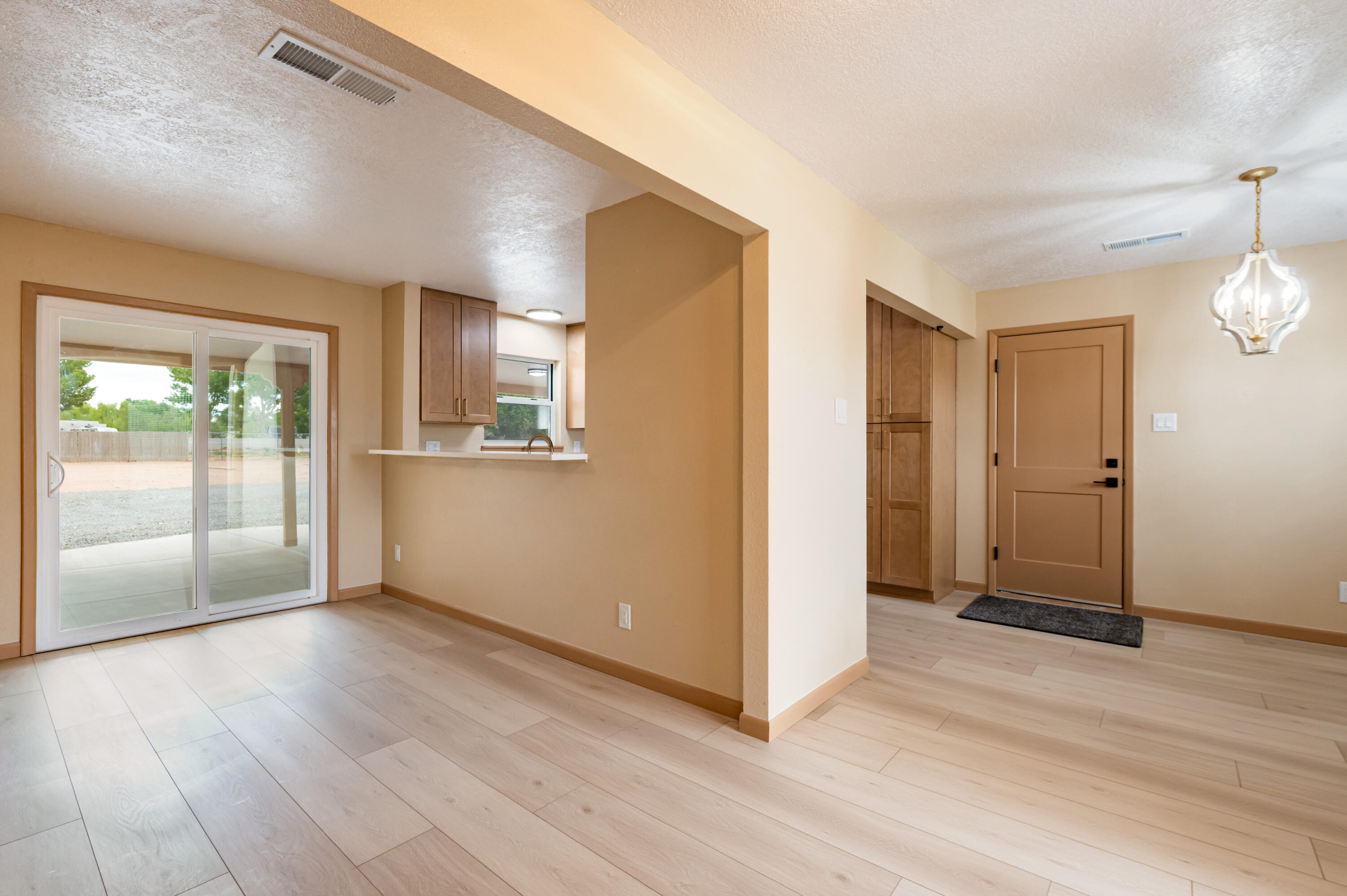 672 Coronado Road Corrales, NM 87048 - Photo 5 of 28 Gallery Image 5