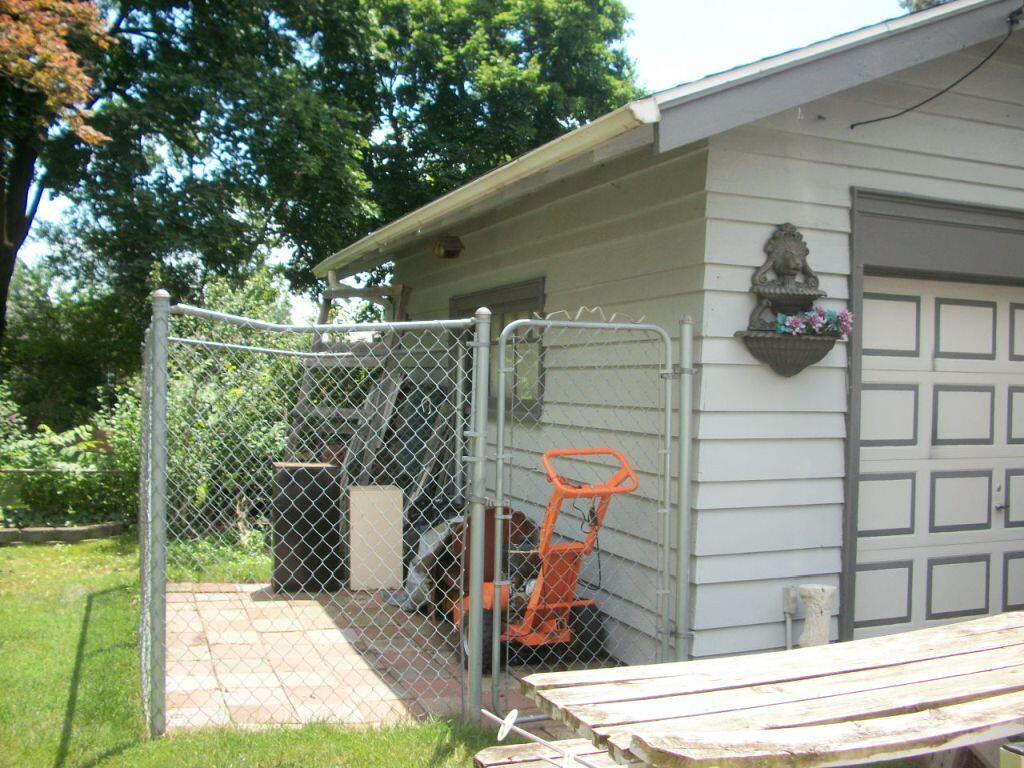 703 East Chicago Road Sturgis, MI 49091 - Photo 4 of 30 1T4