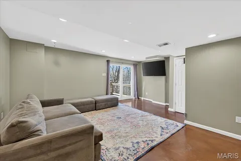 $675,000 | 525 Ballas Park Drive, St. Louis, MO 63122