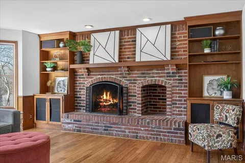 $675,000 | 525 Ballas Park Drive, St. Louis, MO 63122