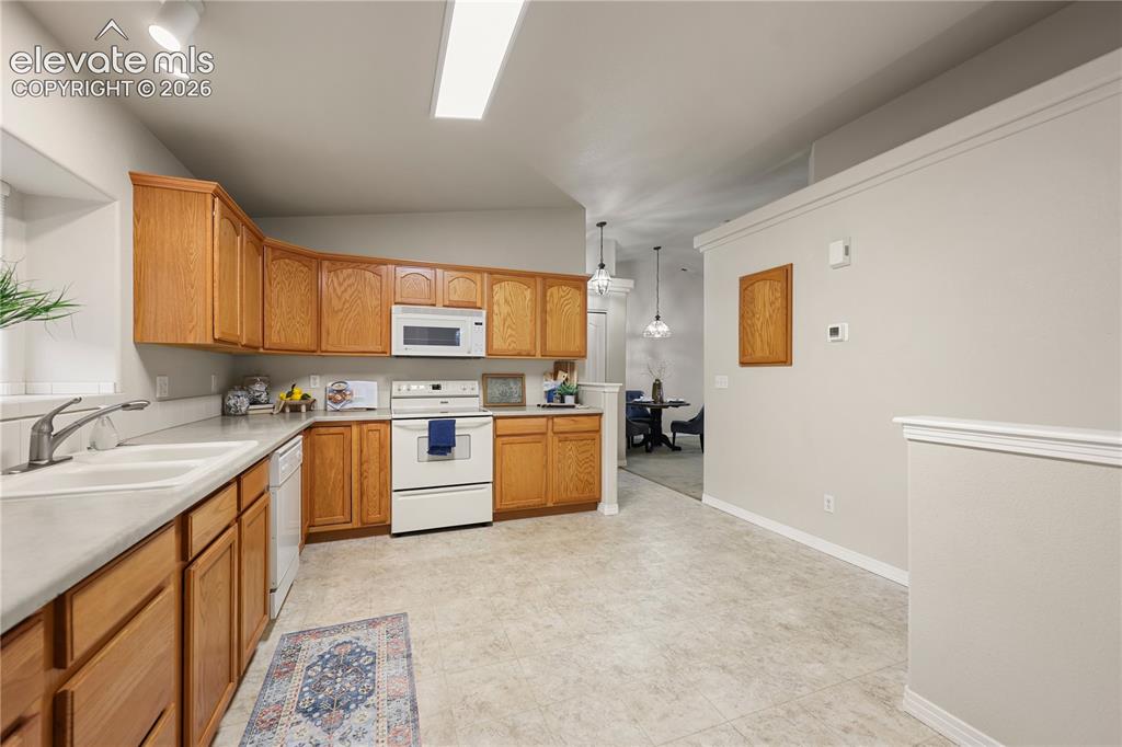 1479 Madison Ridge Heights, Unit B Colorado Springs, CO 80904 - Photo 5 of 22