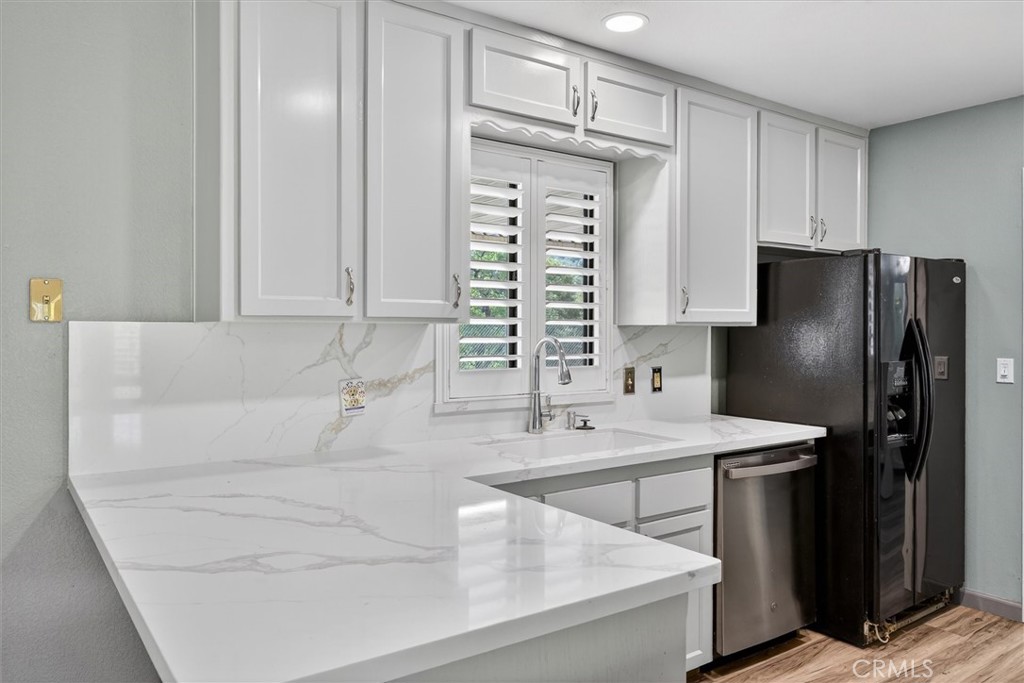 3310 Deer Run Road Mariposa, CA 95338 - Photo 16 of 47 a kitchen with stainless steel appliances a refrigerator sink and cabinets