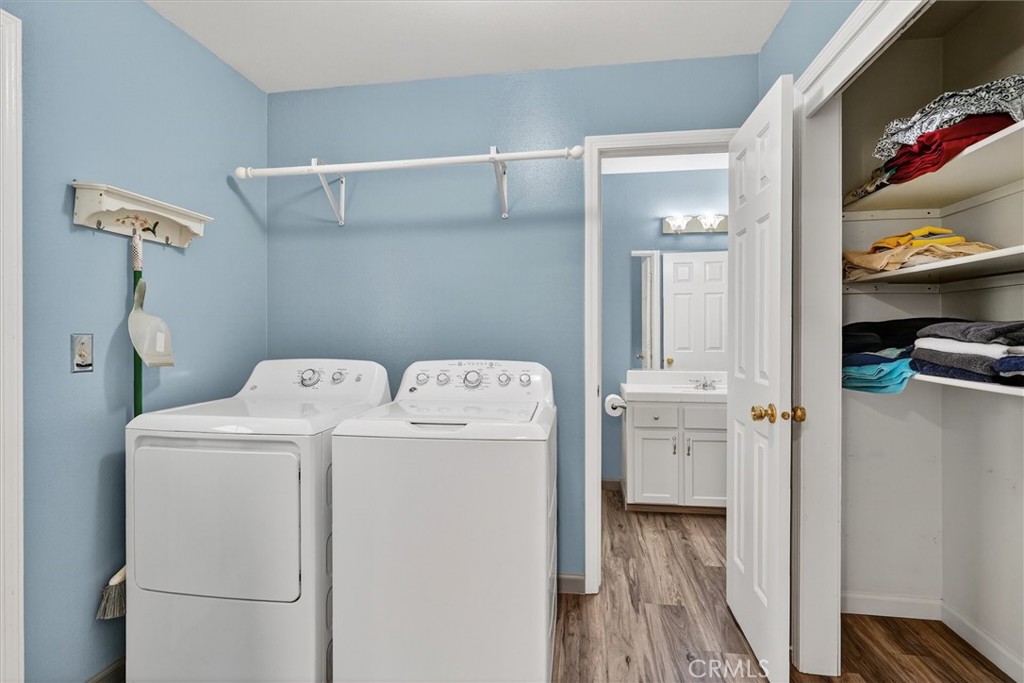 3310 Deer Run Road Mariposa, CA 95338 - Photo 18 of 47 a utility room with dryer and washer