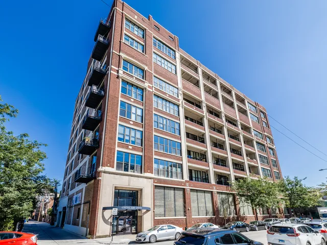 $267,500 | 320 East 21st Street, Unit 802, Chicago, IL 60616