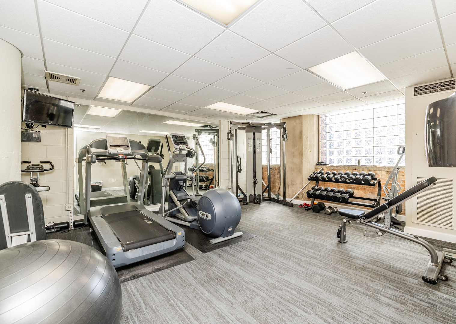 320 East 21st Street, Unit 802 Chicago, IL 60616 - Photo 15 of 17 a view of a room with gym equipment