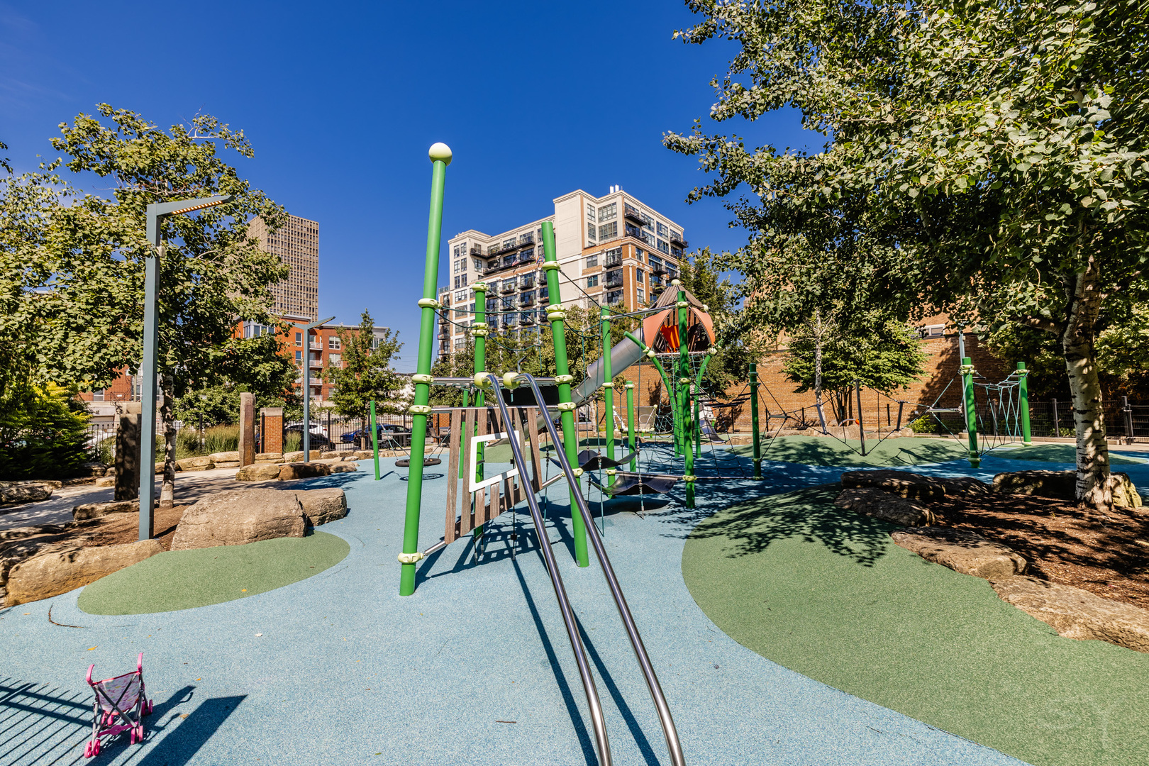 320 East 21st Street, Unit 802 Chicago, IL 60616 - Photo 16 of 17 a view of a swimming pool with a bench and trees around