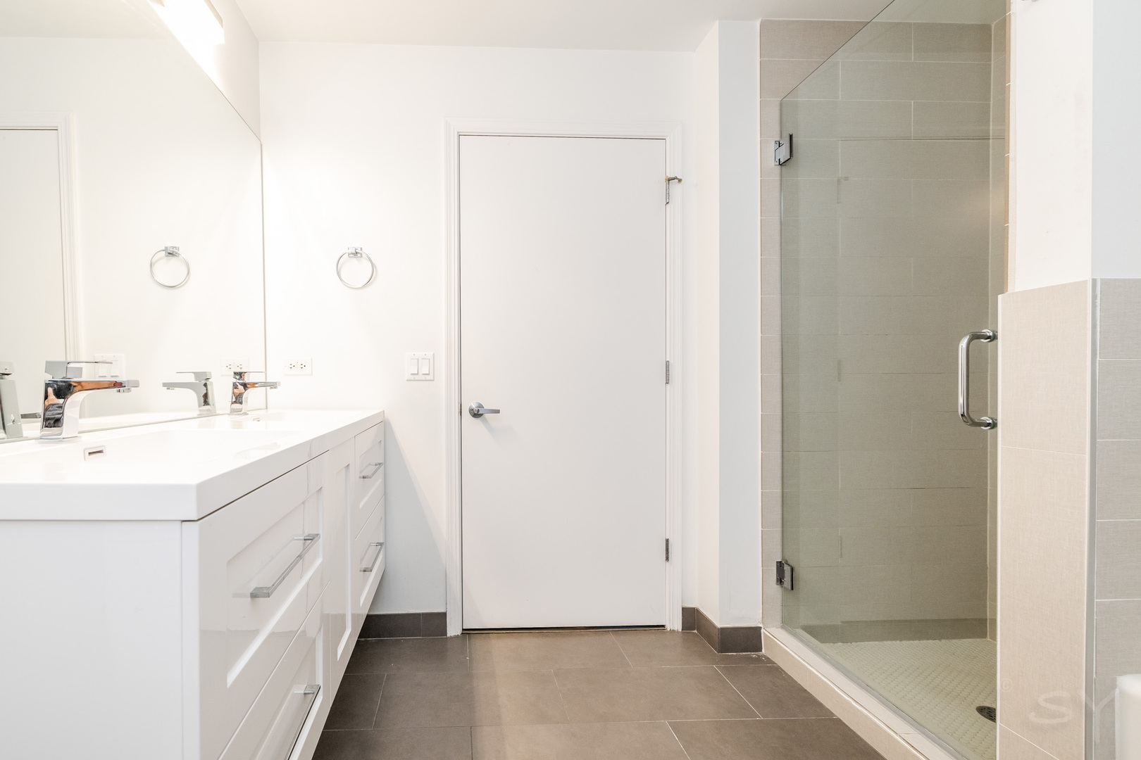 320 East 21st Street, Unit 802 Chicago, IL 60616 - Photo 10 of 17 a bathroom with a double vanity sink and a mirror