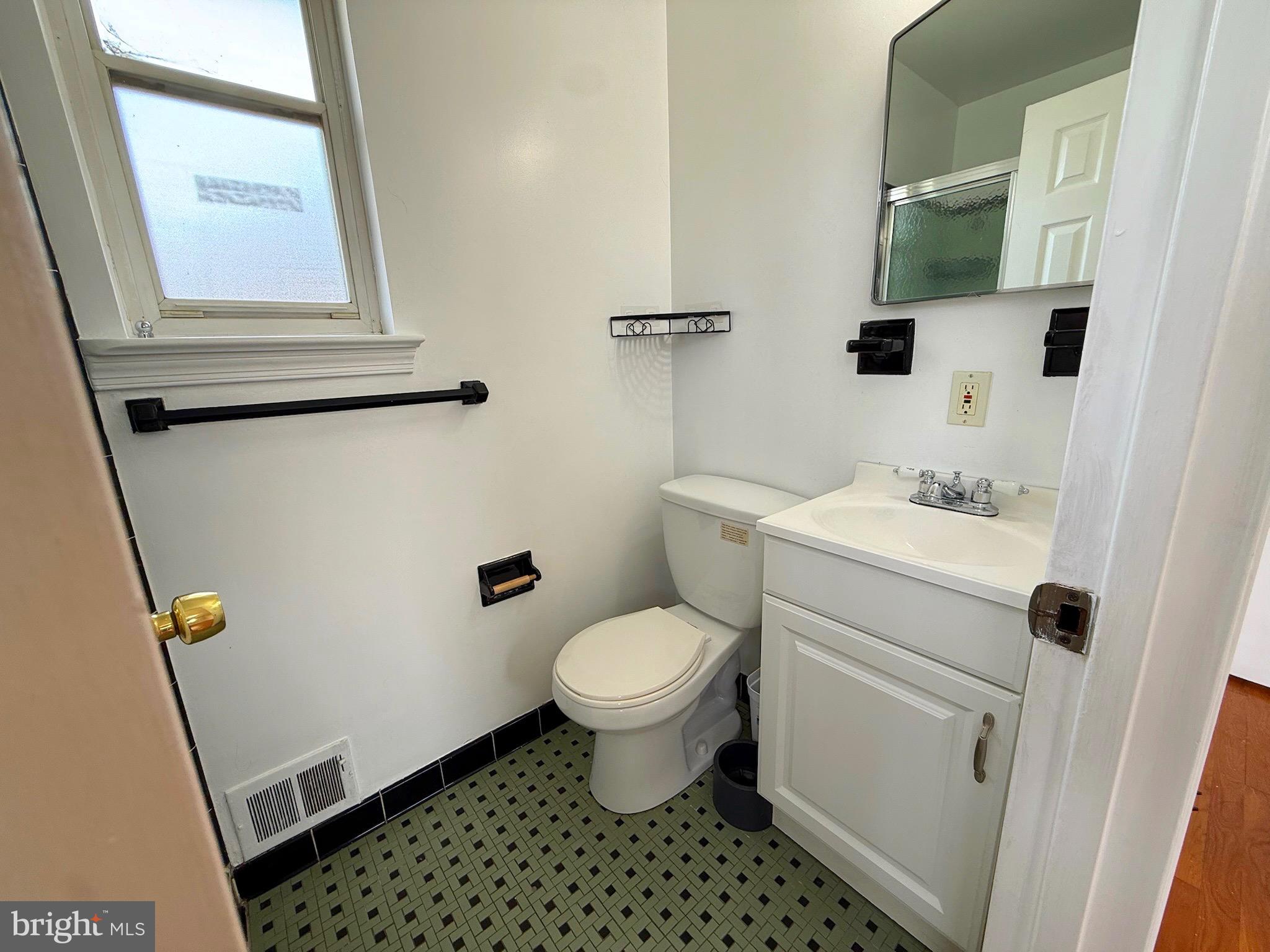7104 Adelphi Road Hyattsville, MD 20782 - Photo 14 of 35 En Suite Bathroom