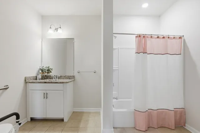 $624,900 | 2 Francis Drive, Unit 213, Andover, MA 01810